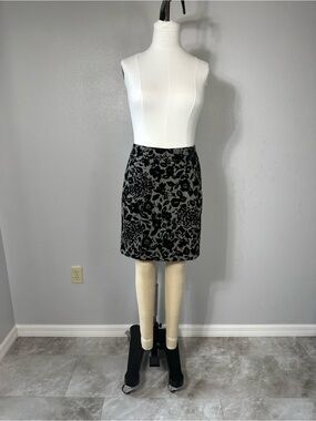 Black Floral Velvet Mini Skirt - Women's Skirt Size 12 P  Women’s Ann Taylor